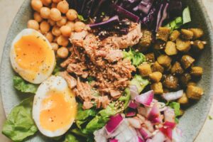 Ensalada de atún garbanzos y huevo