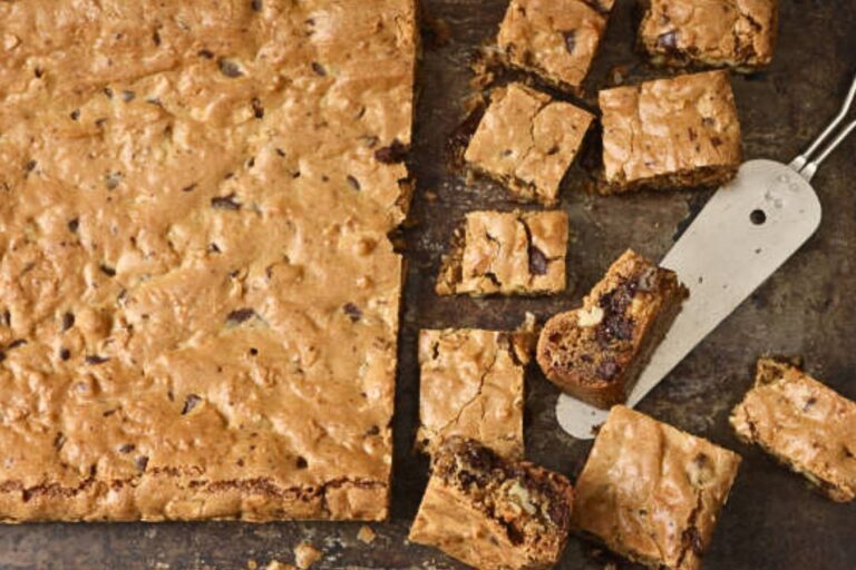 Blondies de Vainilla con Lluvia de Chocolate