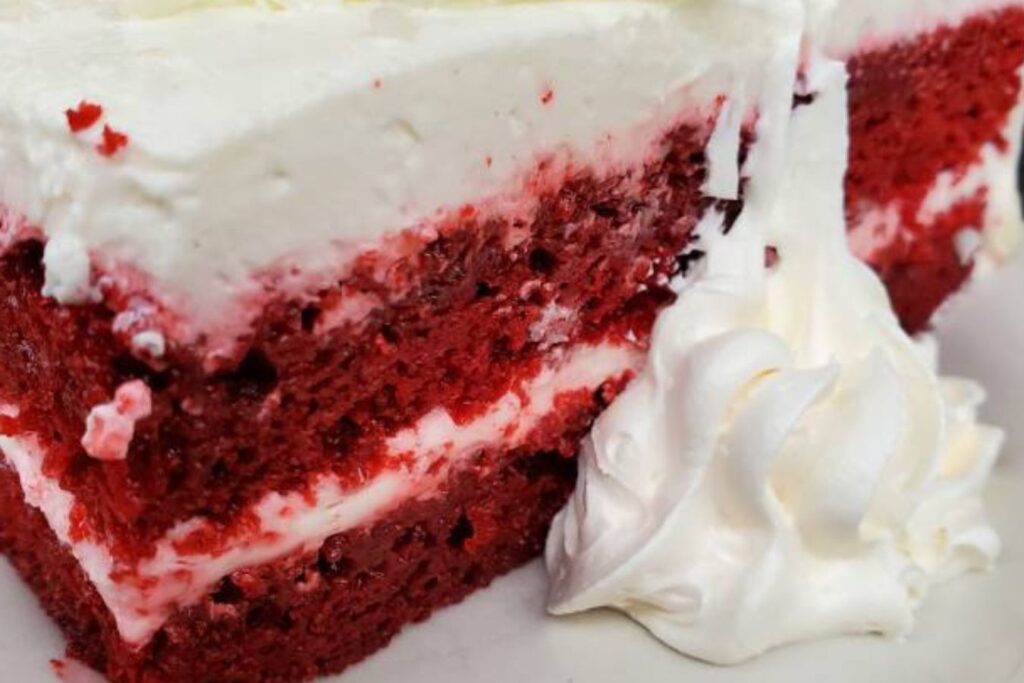 Torta Red Velvet con Relleno de Queso Crema